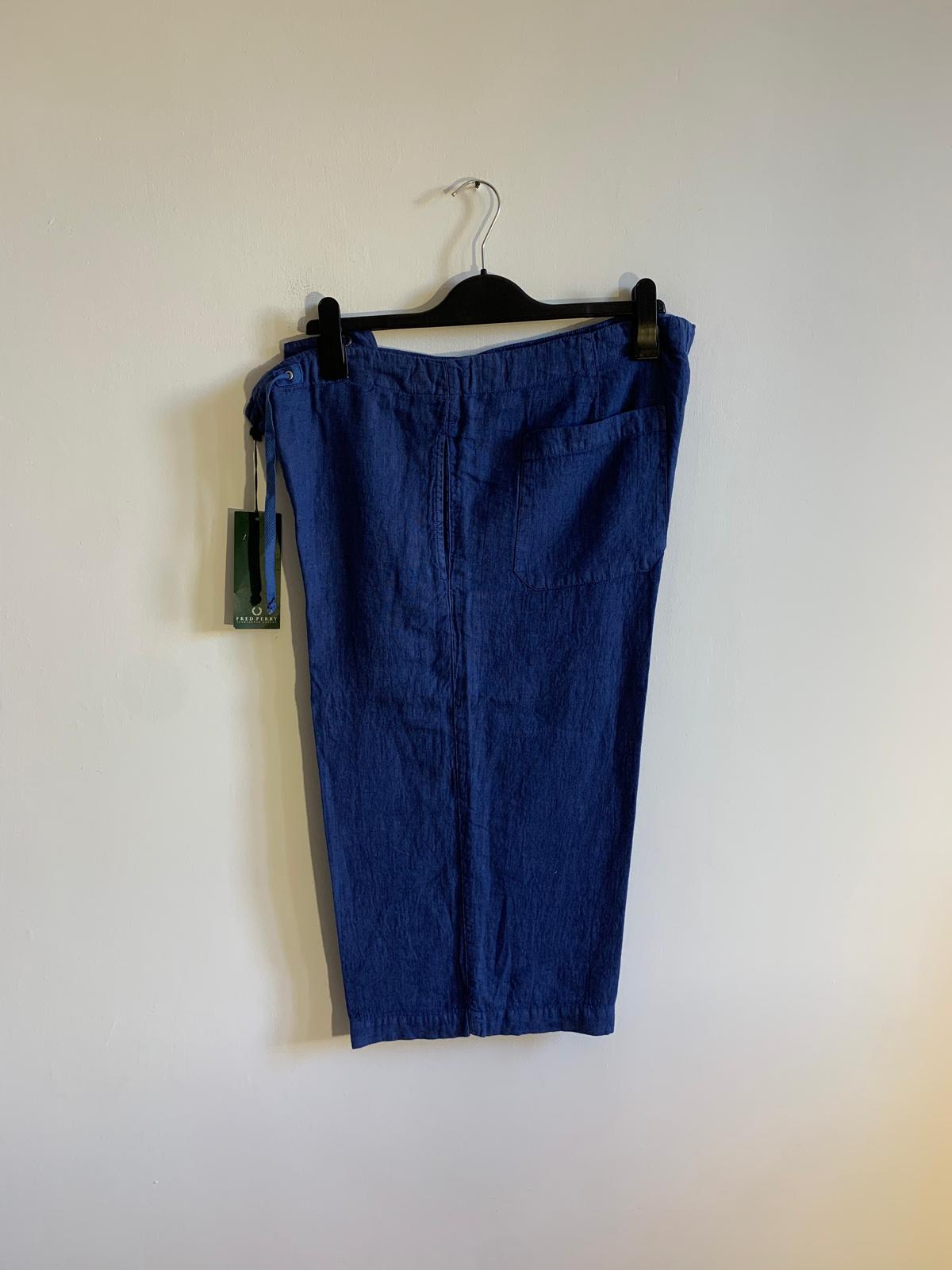Shorts Fred Perry. Taglia 52. Colore blu. 100% Lino - GLWear #