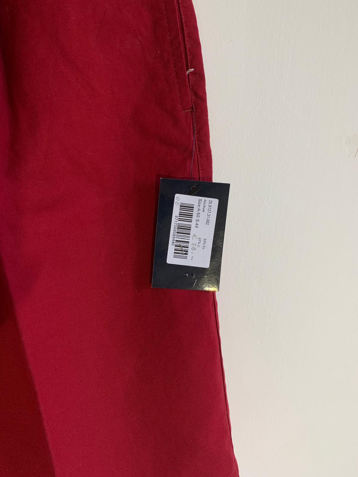 Shorts McGregor mod. Alisco Brunel. Taglia 50. Colore rosso. 53% Cotone 47% Lino