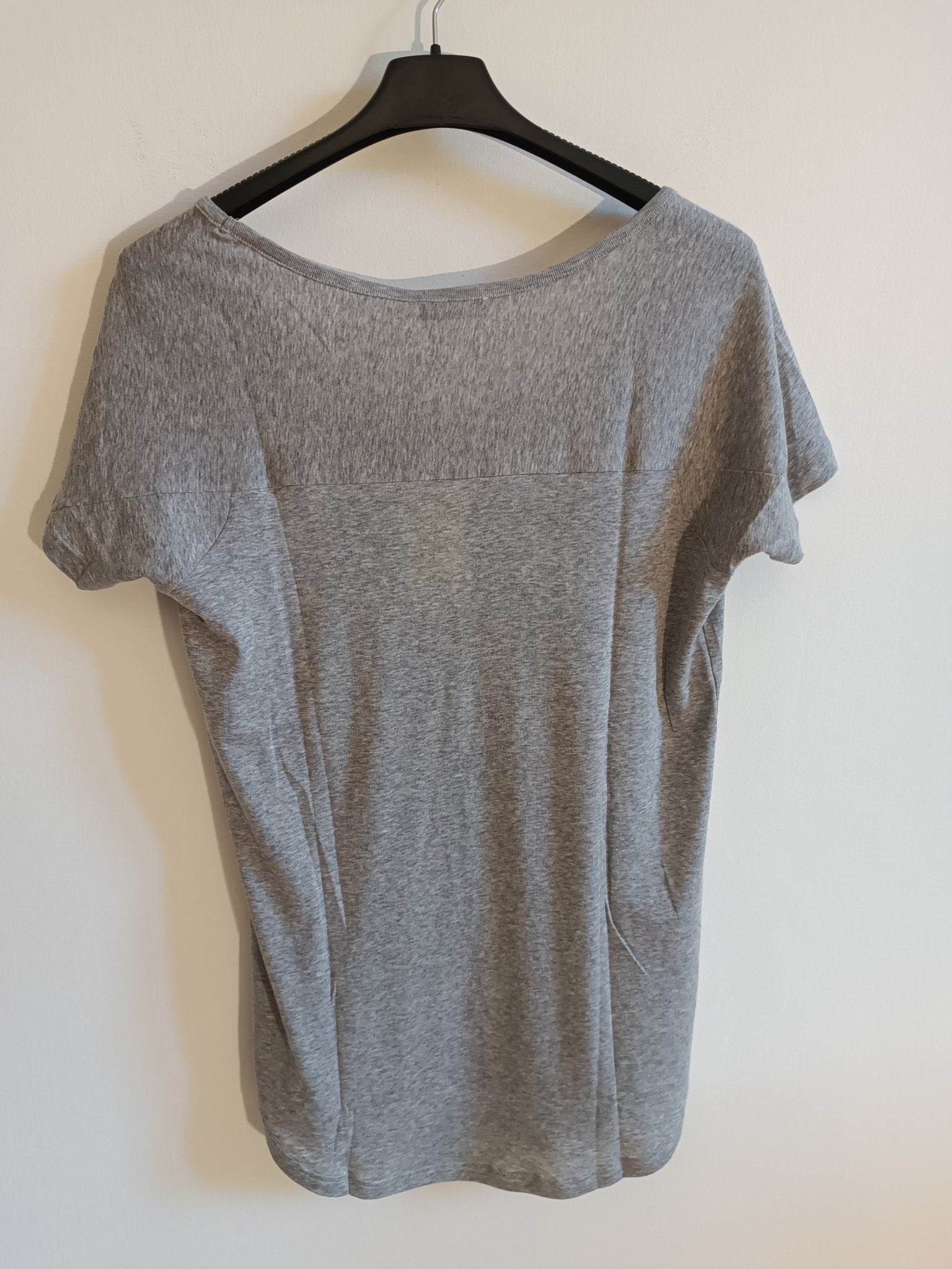 T-shirt Fred Perry Donna. 100% Cotone. Taglia S. Colore grigio. Made in Italy - GLWear #