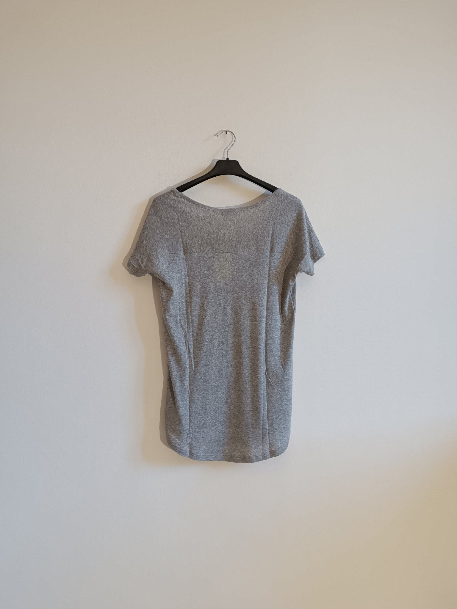 T-shirt Fred Perry Donna. 100% Cotone. Taglia S. Colore grigio. Made in Italy - GLWear #